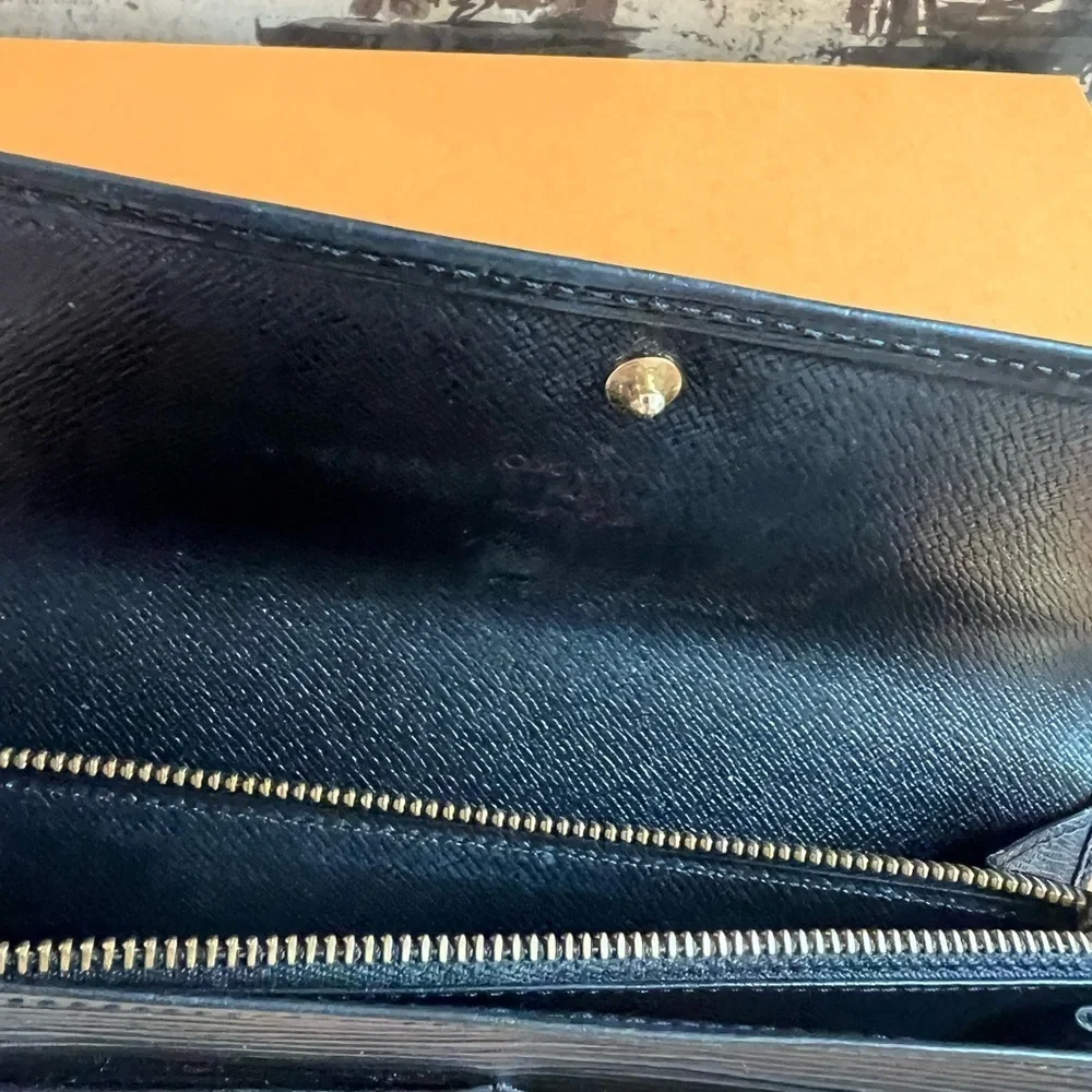 Authentic LV epic leather Sarah wallet